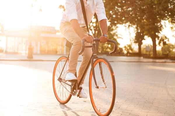 Mann auf einem Fahrrad